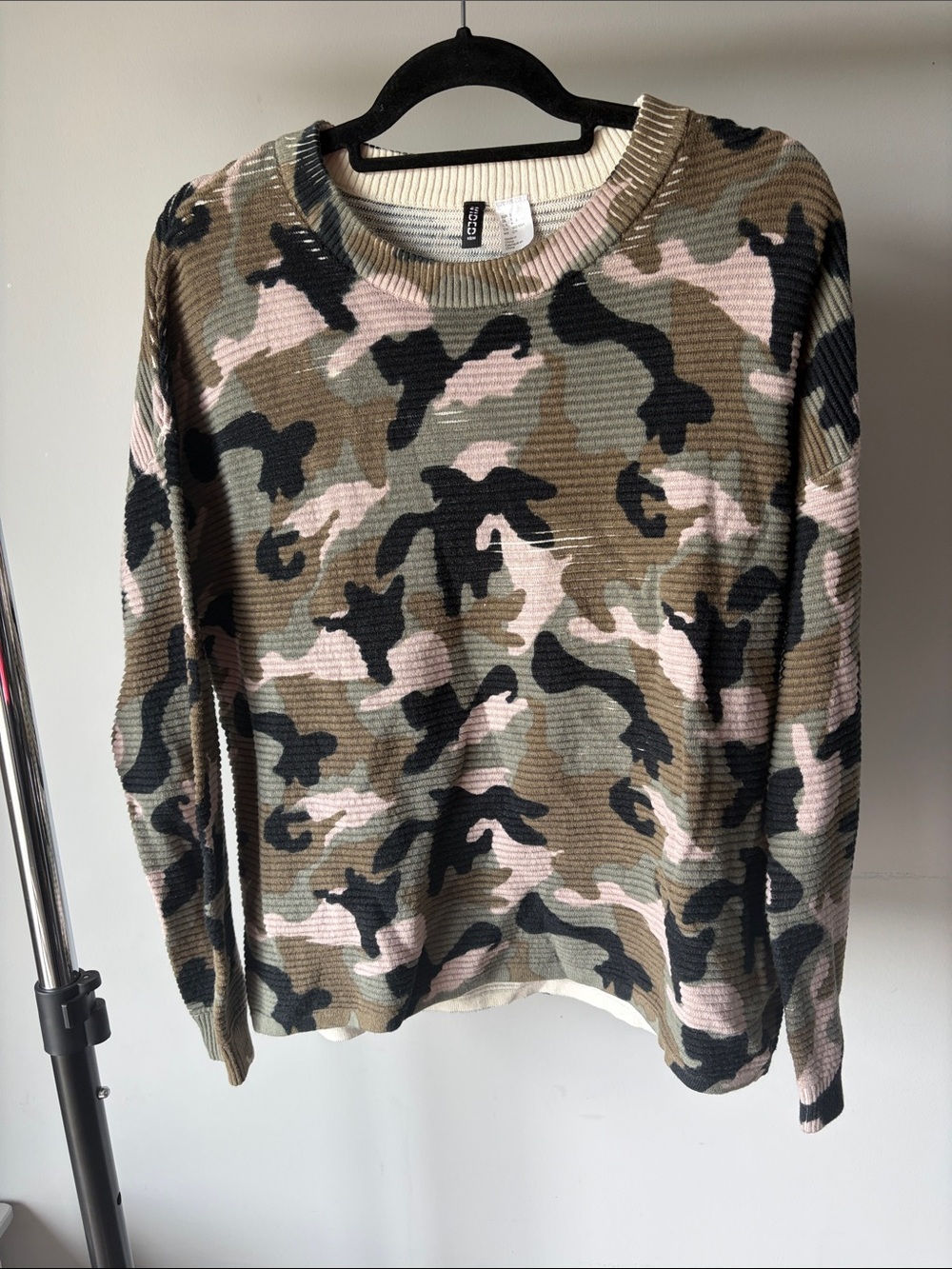 H&M Ribbed Oversized Camo Top